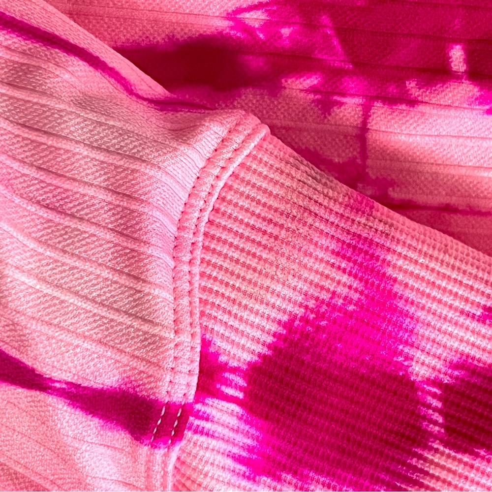 New !!! VS leggings. Pink color tie dye pattern.  Sucks you in. Everyday. Trendy